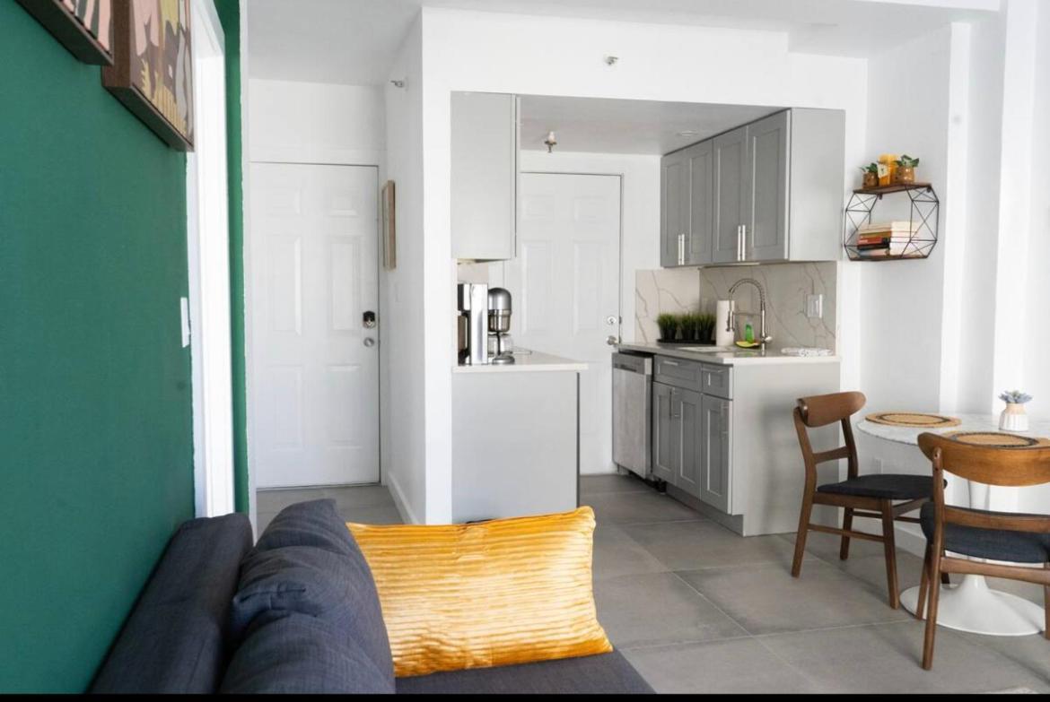 Newely Remodeled Apartment Only 1 Min To The Beach! Miami Beach Exterior photo